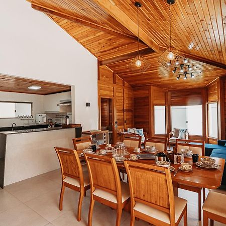 Casadecastelhanos, Quadra Do Mar De Castelhanos, 4 Suites Com Ar, Churrasqueira, Piscina, Hidromassagem, Cozinha Integrada Gourmet Ideal Para Familia E Amigos Аншиета Экстерьер фото