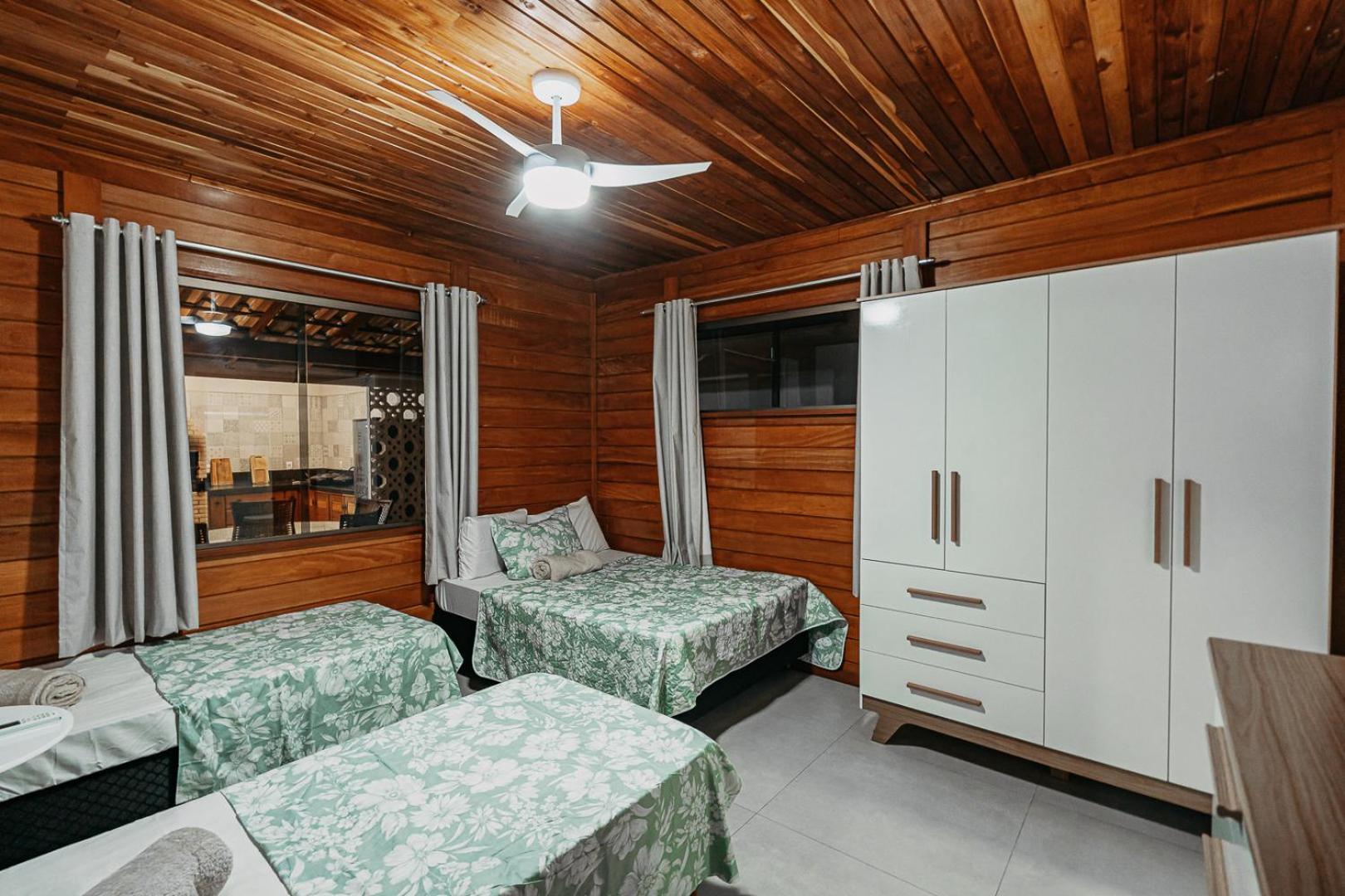 Casadecastelhanos, Quadra Do Mar De Castelhanos, 4 Suites Com Ar, Churrasqueira, Piscina, Hidromassagem, Cozinha Integrada Gourmet Ideal Para Familia E Amigos Аншиета Экстерьер фото