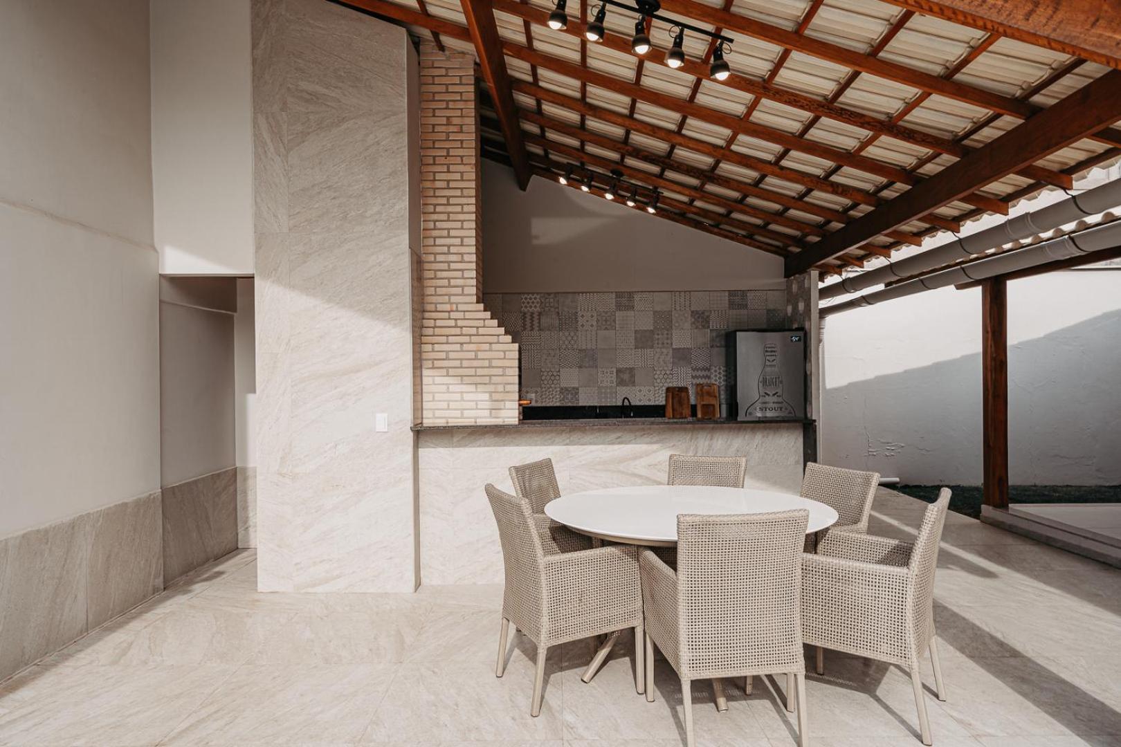 Casadecastelhanos, Quadra Do Mar De Castelhanos, 4 Suites Com Ar, Churrasqueira, Piscina, Hidromassagem, Cozinha Integrada Gourmet Ideal Para Familia E Amigos Аншиета Экстерьер фото