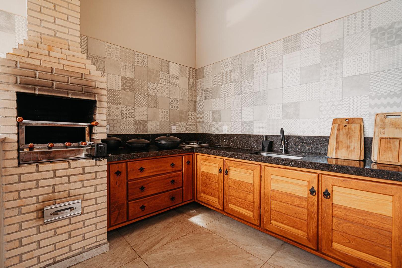 Casadecastelhanos, Quadra Do Mar De Castelhanos, 4 Suites Com Ar, Churrasqueira, Piscina, Hidromassagem, Cozinha Integrada Gourmet Ideal Para Familia E Amigos Аншиета Экстерьер фото